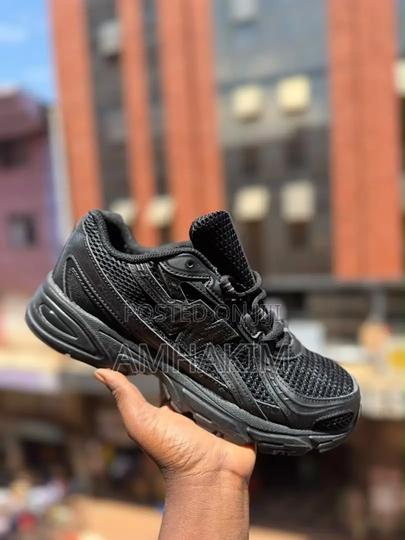 New Balance 740v2 Tripple Black Sneakers in Stock