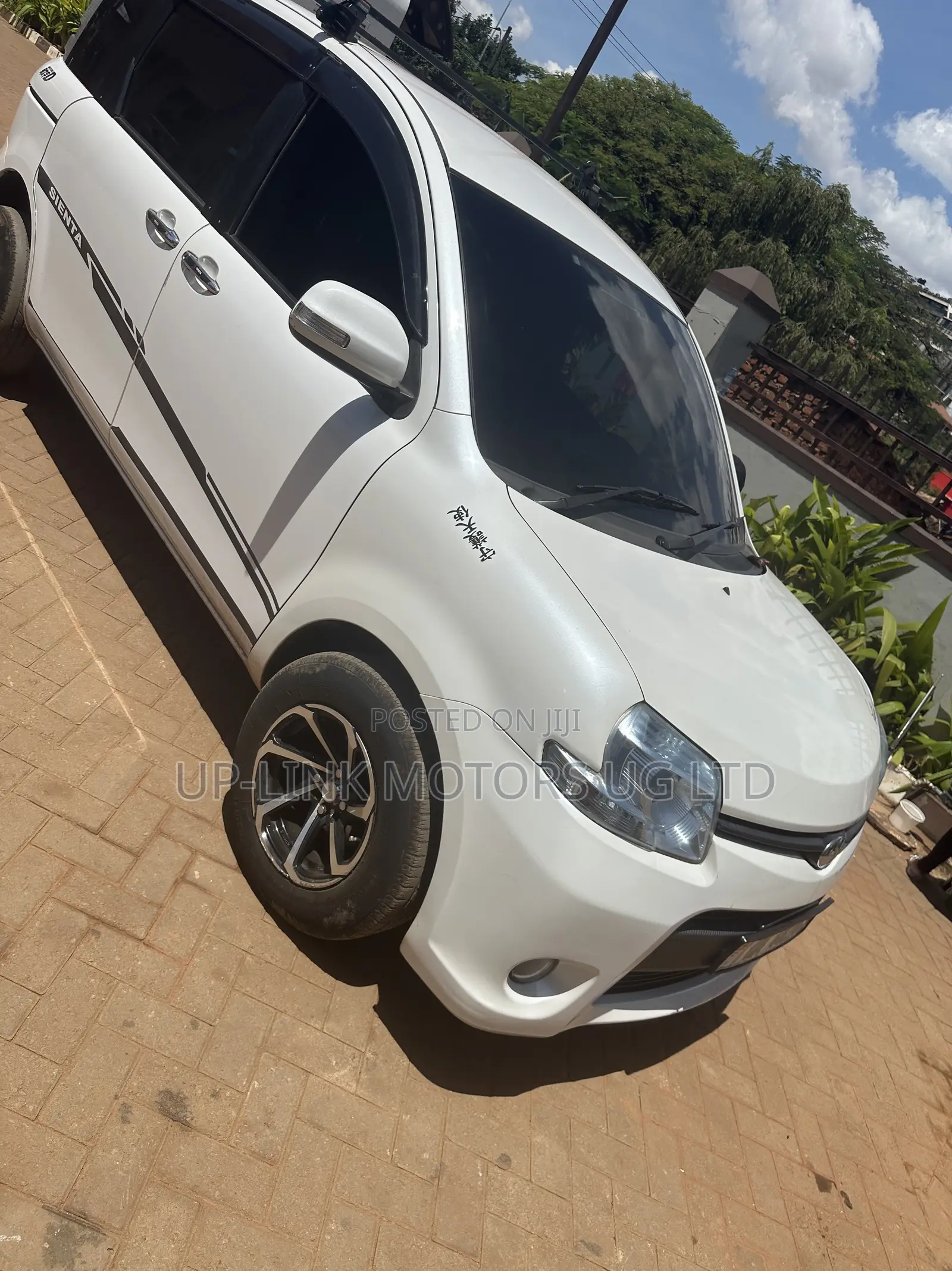 Toyota Sienta 2013 White