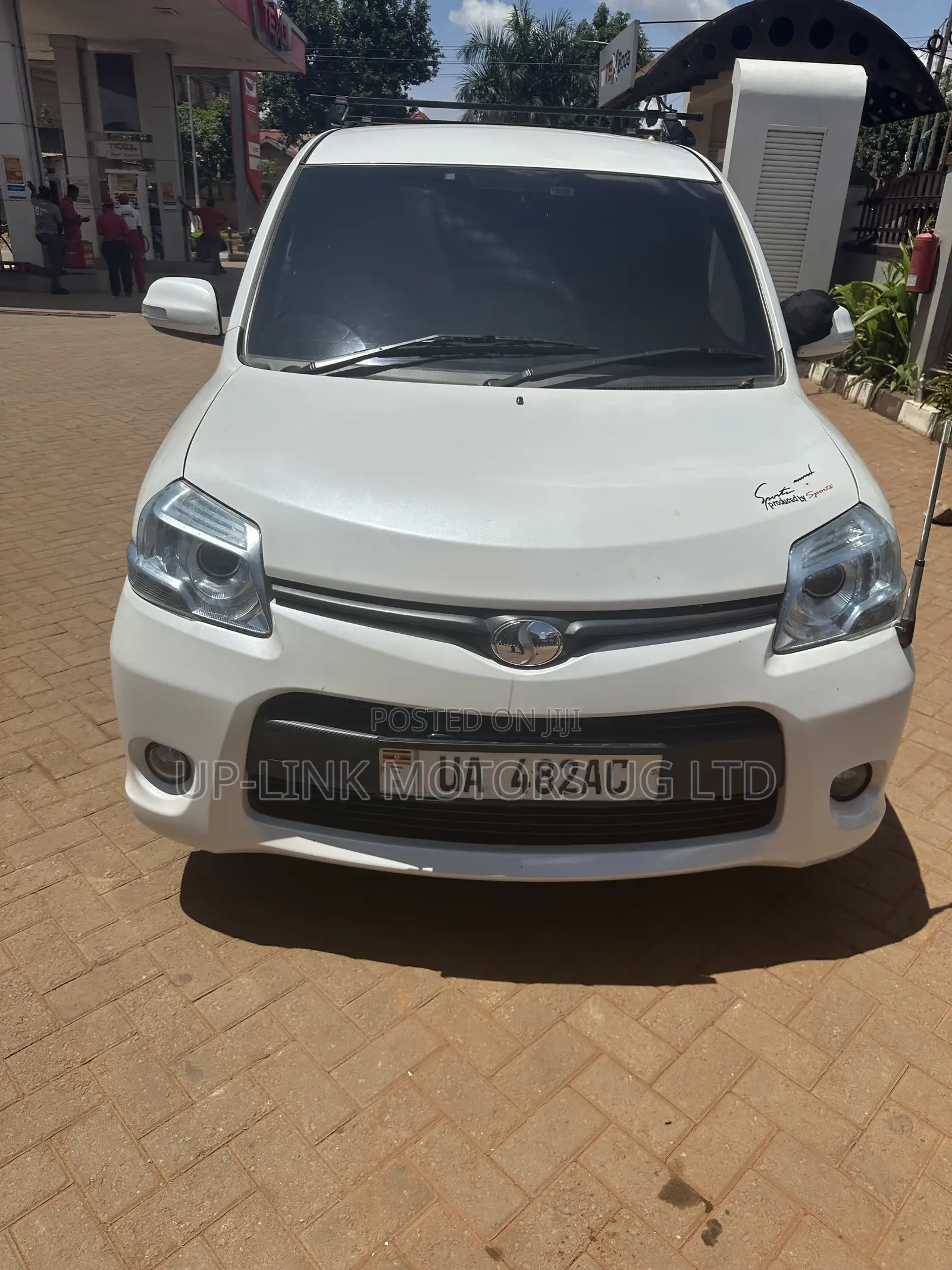 Toyota Sienta 2013 White