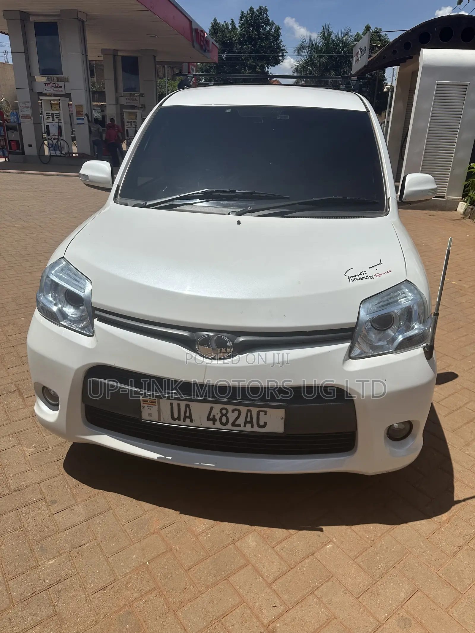Toyota Sienta 2013 White