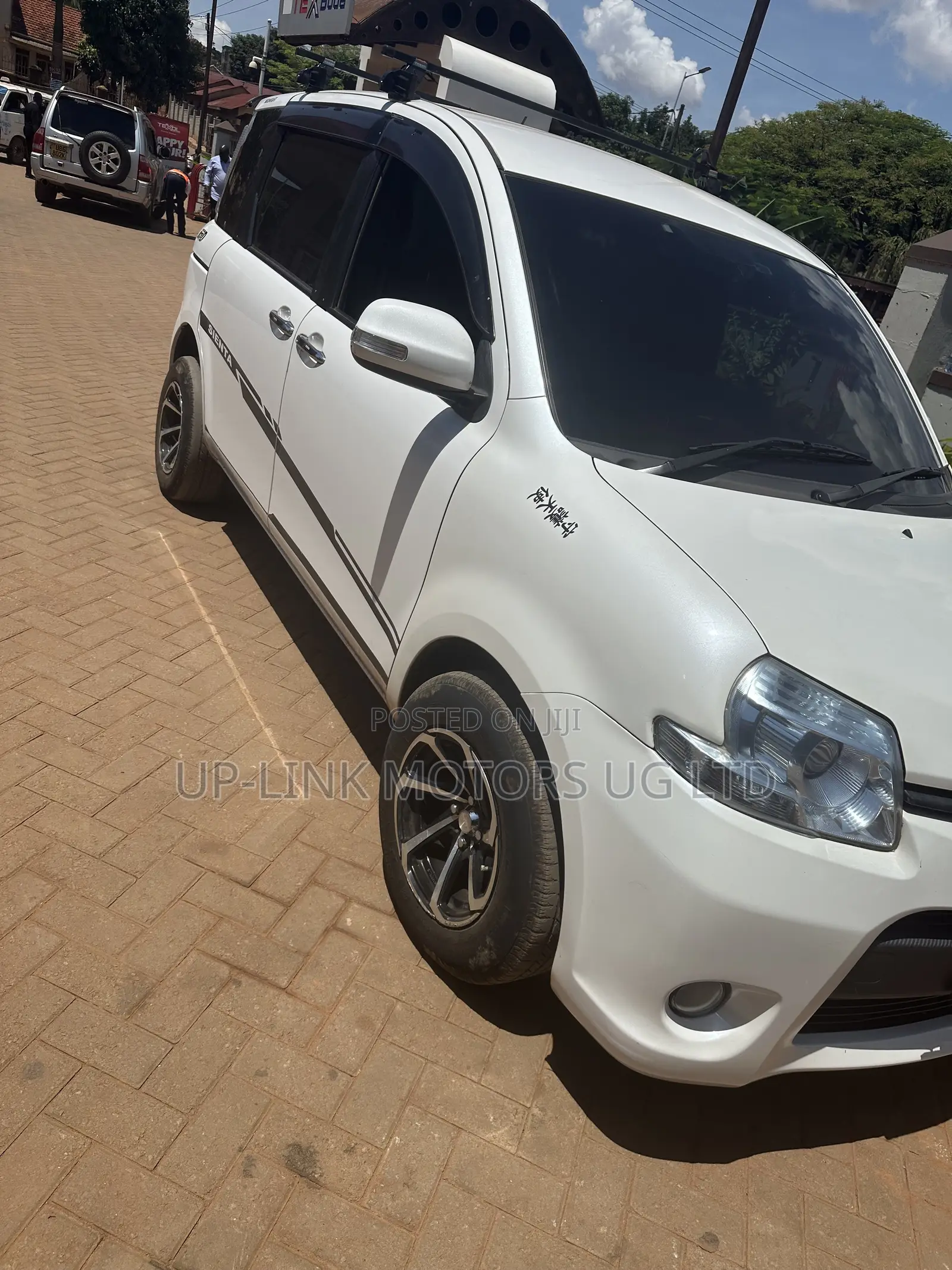 Toyota Sienta 2013 White