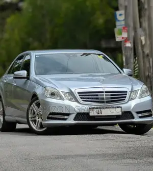 Mercedes-Benz E300 2014 Blue