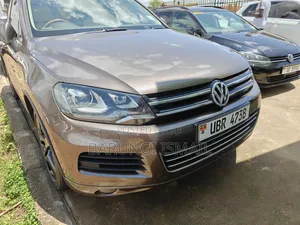 Volkswagen Touareg 2013 Gold
