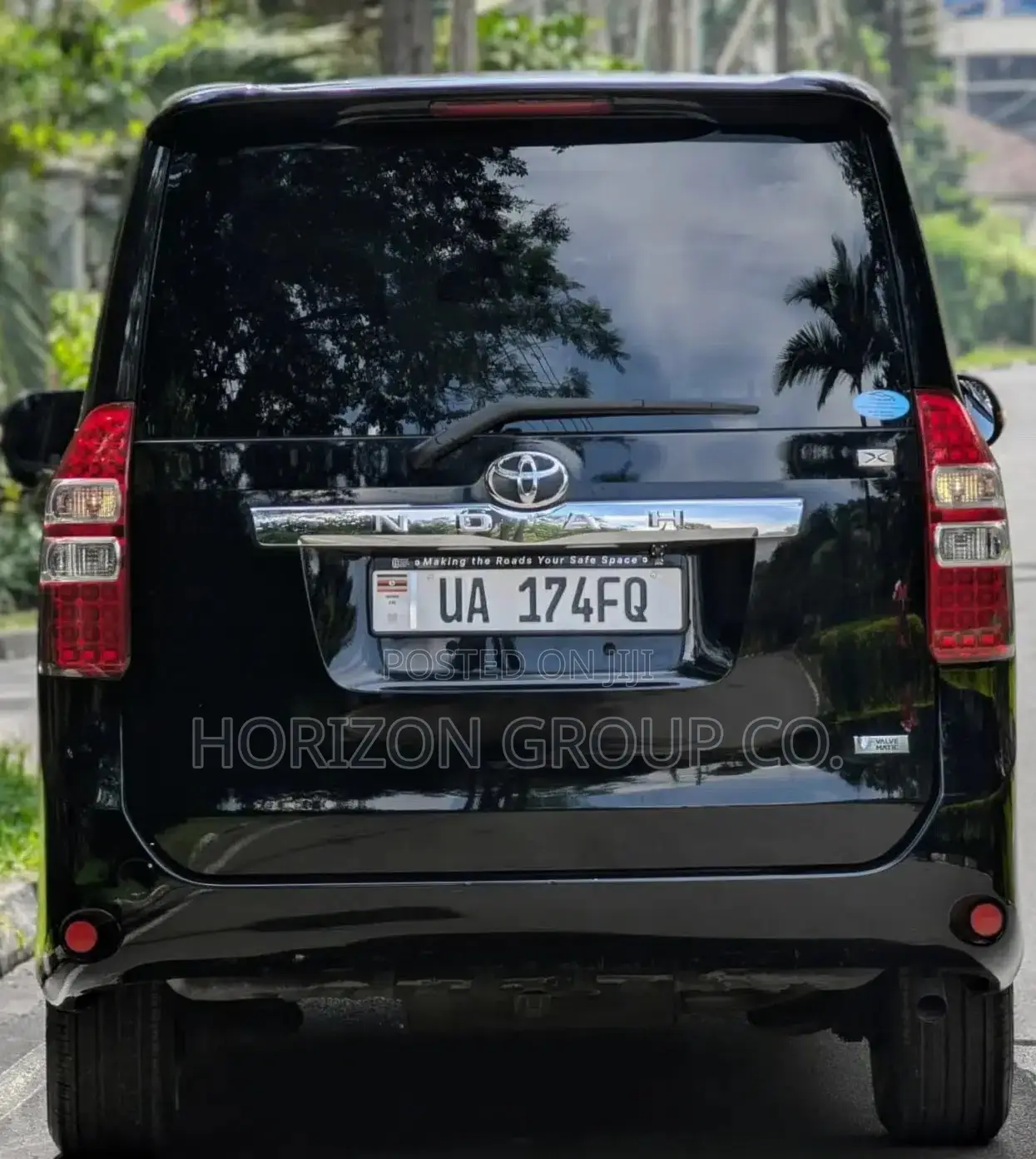 Toyota Noah 2.0 143hp FWD (8 Seater) 2011 Black