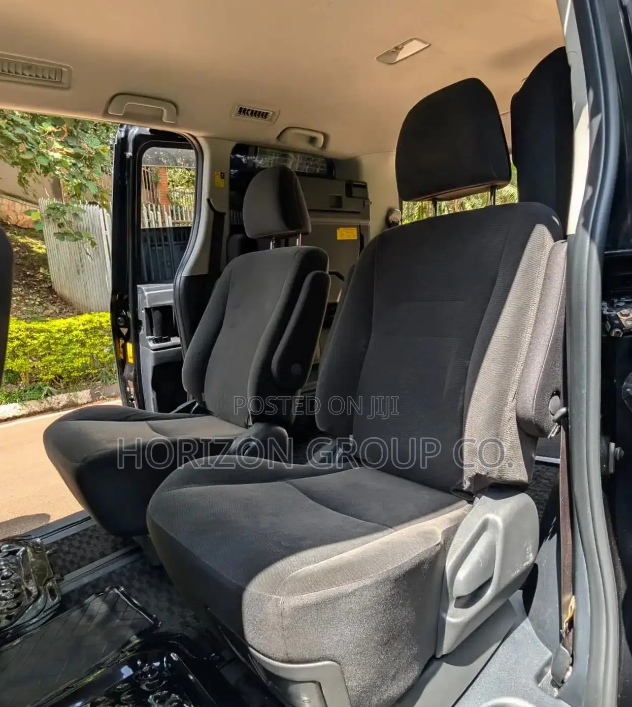 Toyota Noah 2.0 143hp FWD (8 Seater) 2011 Black