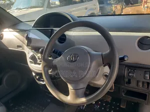 Toyota Sienta 2008 Silver
