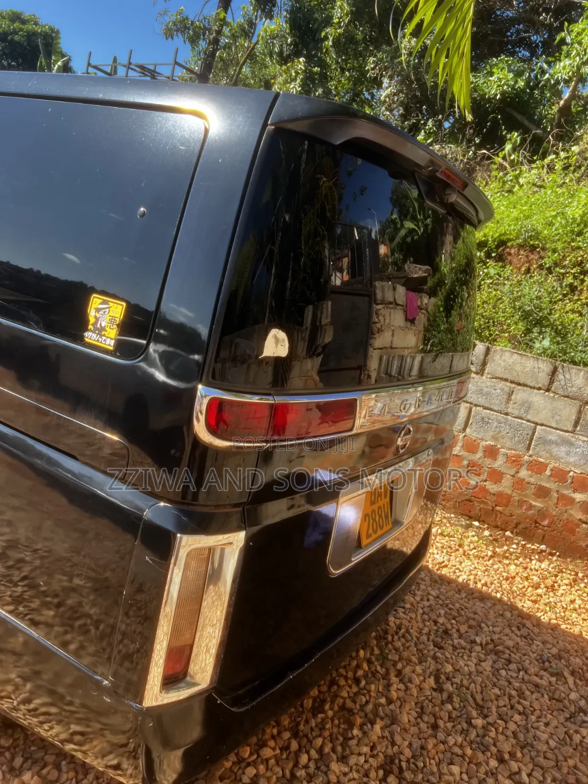 Nissan Elgrand 2000 Black