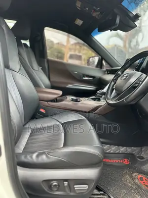 Toyota Harrier 2.0 4WD 2021 White