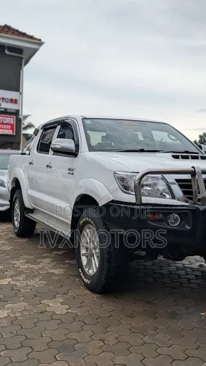 Toyota Hilux 3.0 D-4D 4x4 2013 White