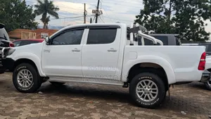 Toyota Hilux 3.0 D-4D 4x4 2013 White