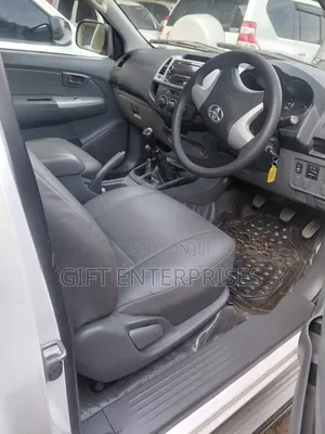 Toyota Hilux 2013 White