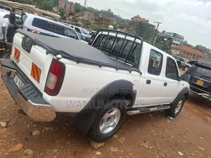 Nissan Hardbody 2011 White