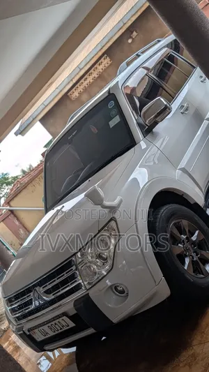 Mitsubishi Pajero 3.0 2011 Off white