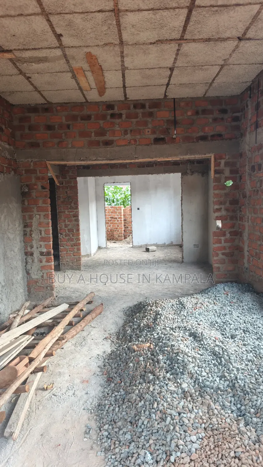 3bdrm Bungalow in Kira Kitukutwe for sale