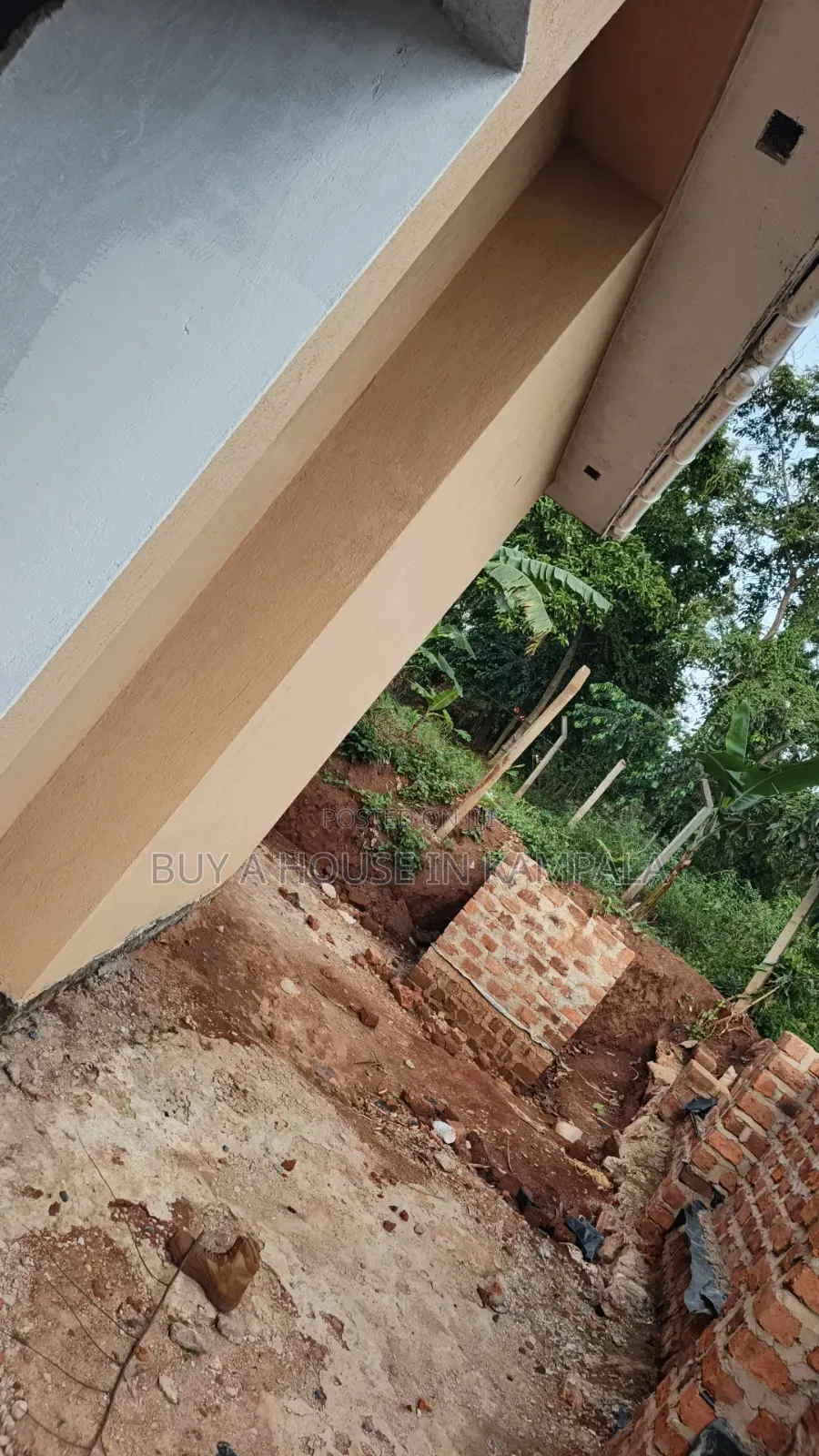 3bdrm Bungalow in Kira Kitukutwe for sale