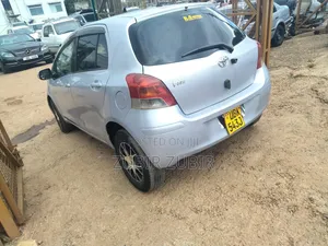 Toyota Vitz 2007 Silver