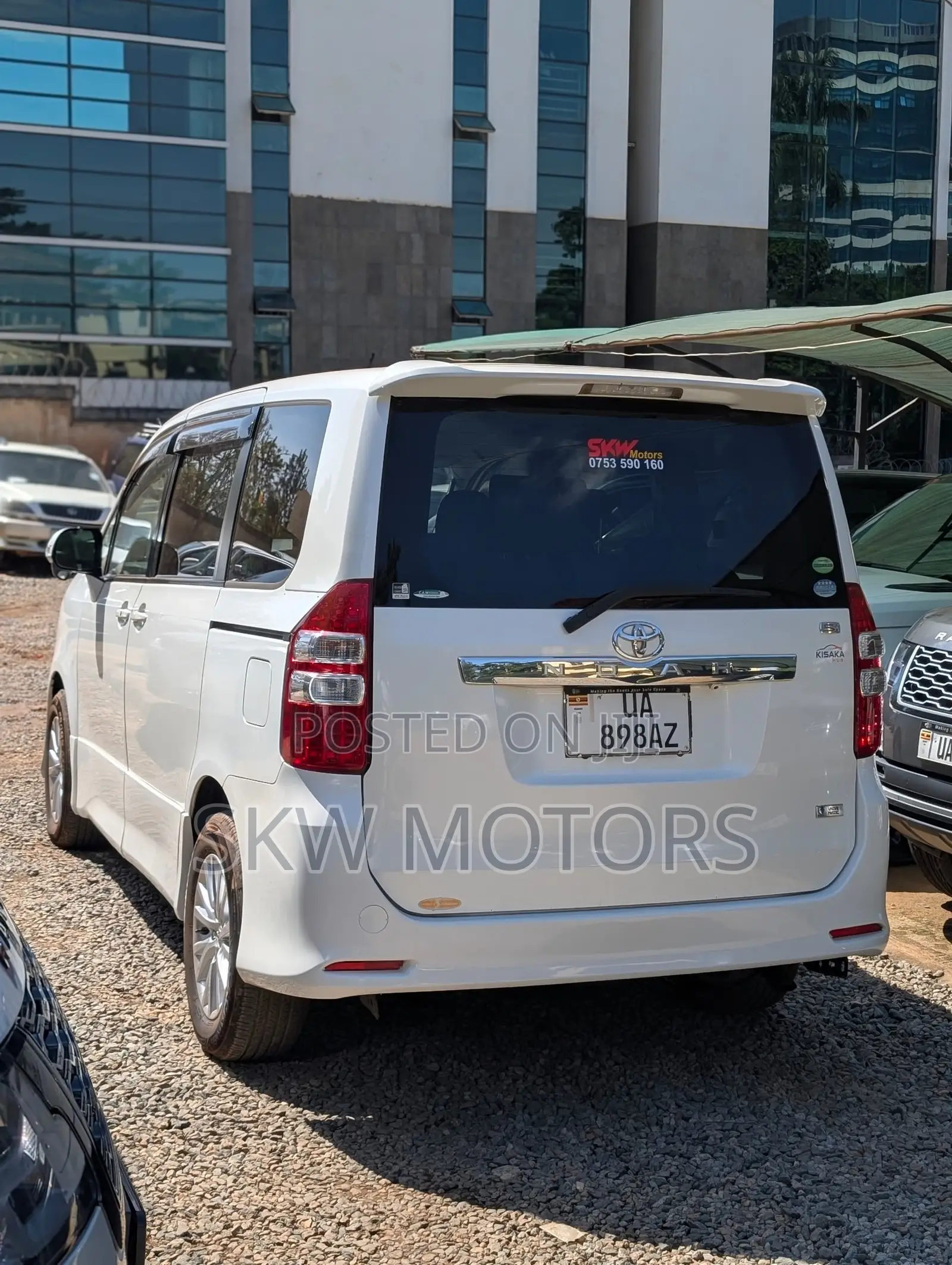 Toyota Noah 2012 White