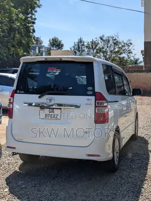 Toyota Noah 2012 White