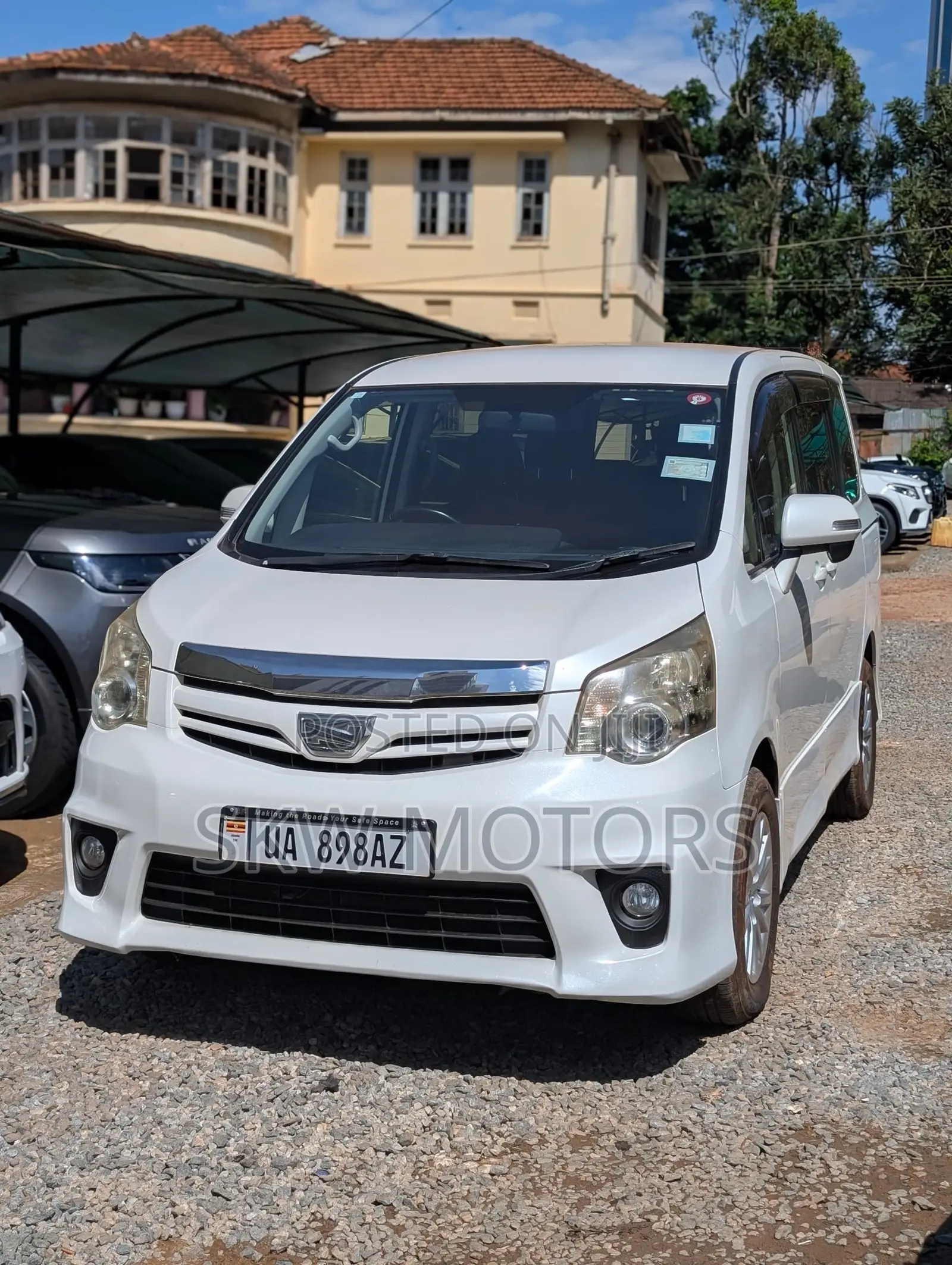 Toyota Noah 2012 White
