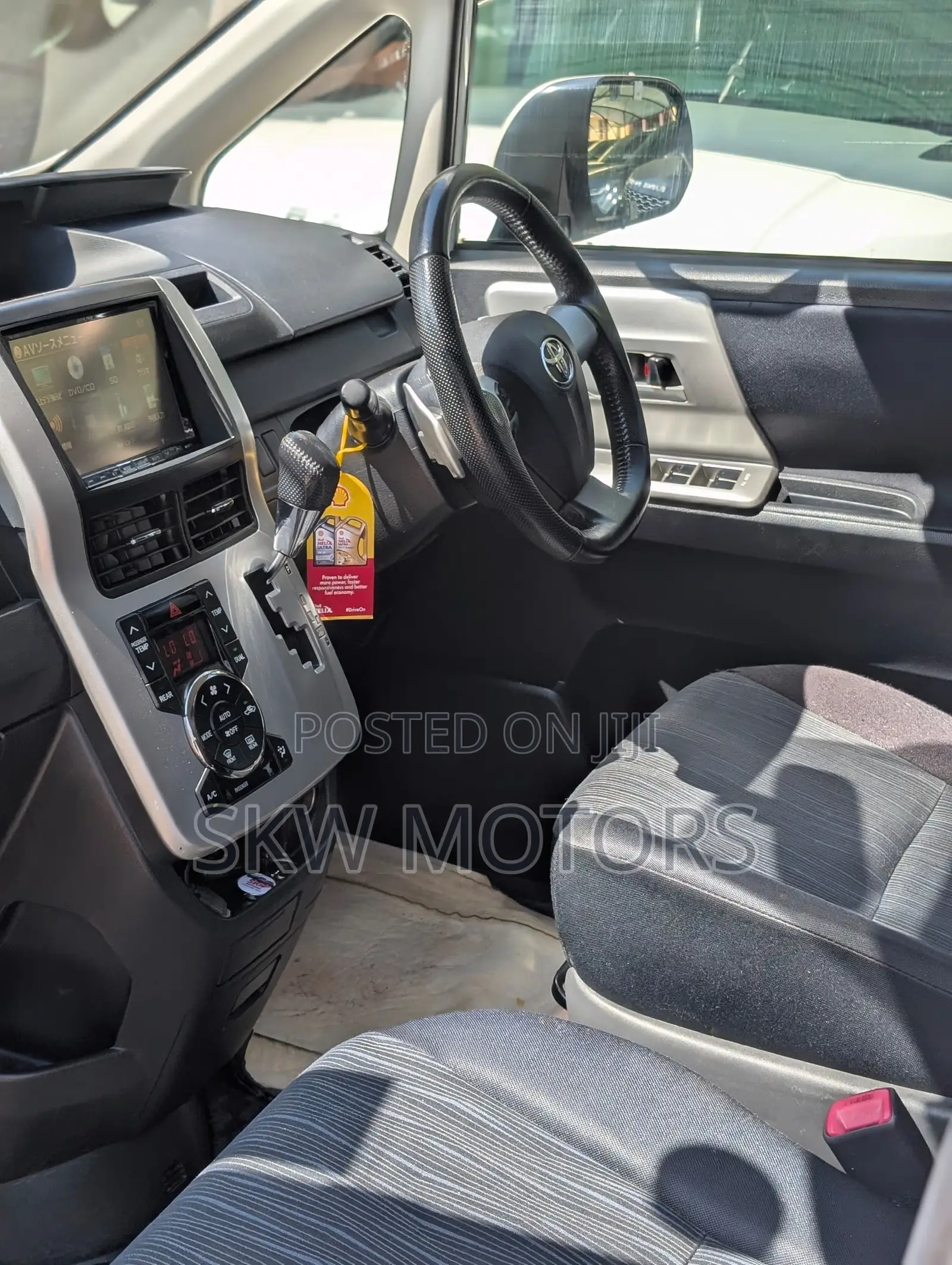 Toyota Noah 2012 White