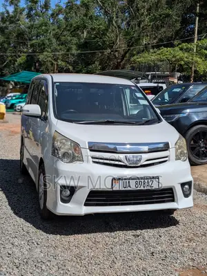 Toyota Noah 2012 White