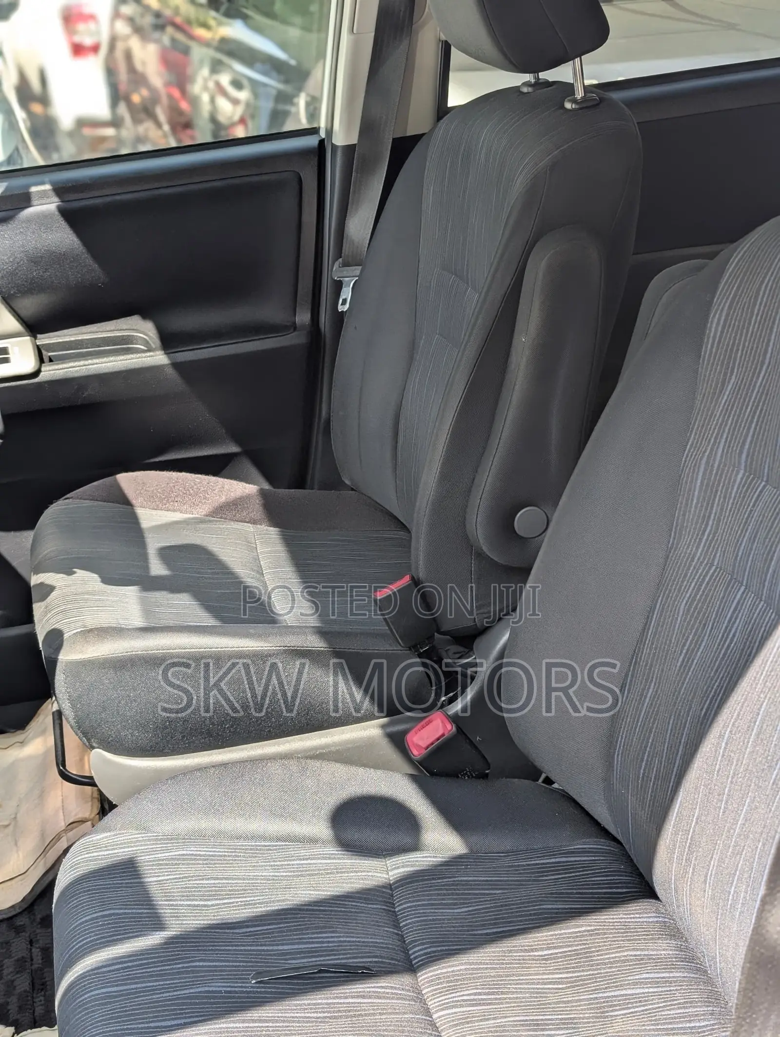 Toyota Noah 2012 White