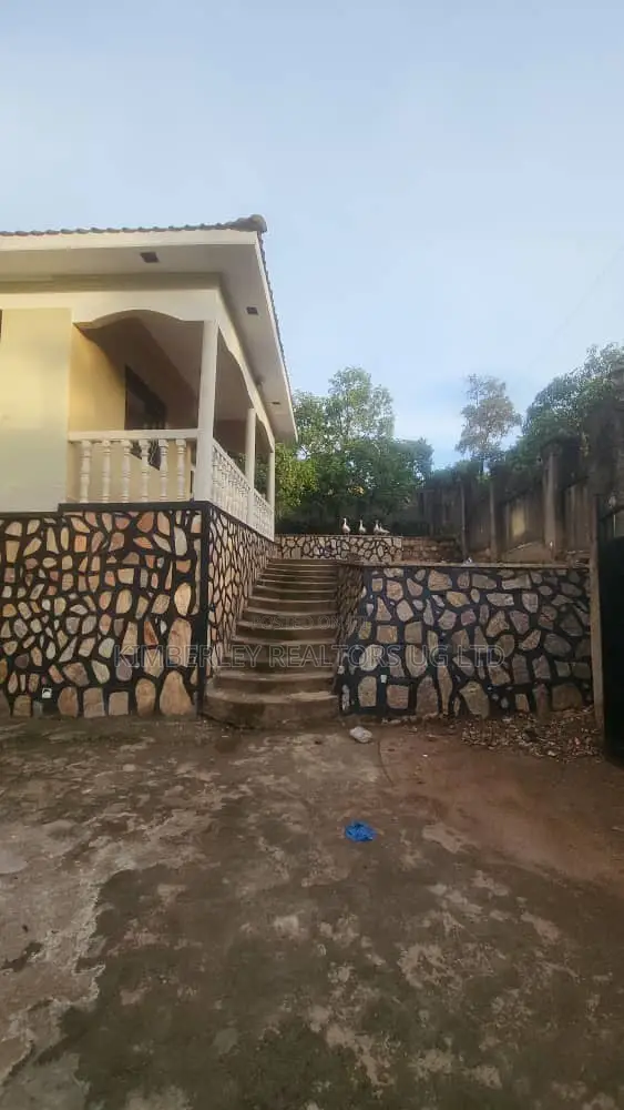 3bdrm House in Division A for sale