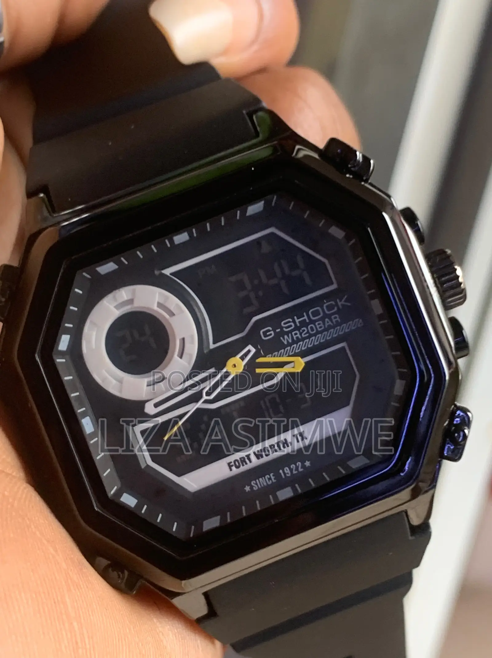 G-Shock Analog-Digital Sports Watch With a Black Rubber Strap
