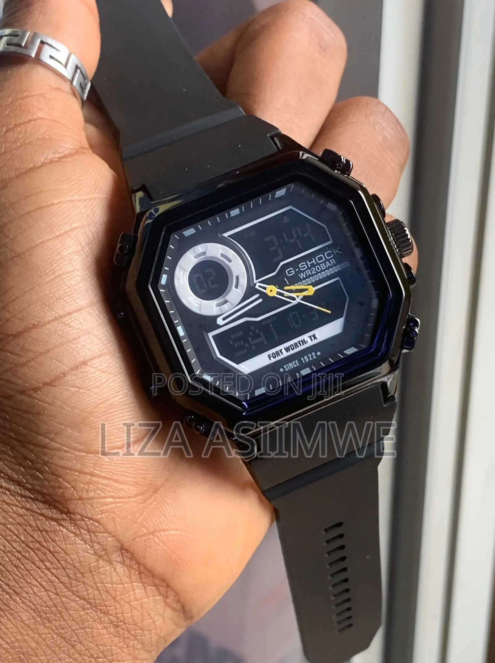 G-Shock Analog-Digital Sports Watch With a Black Rubber Strap