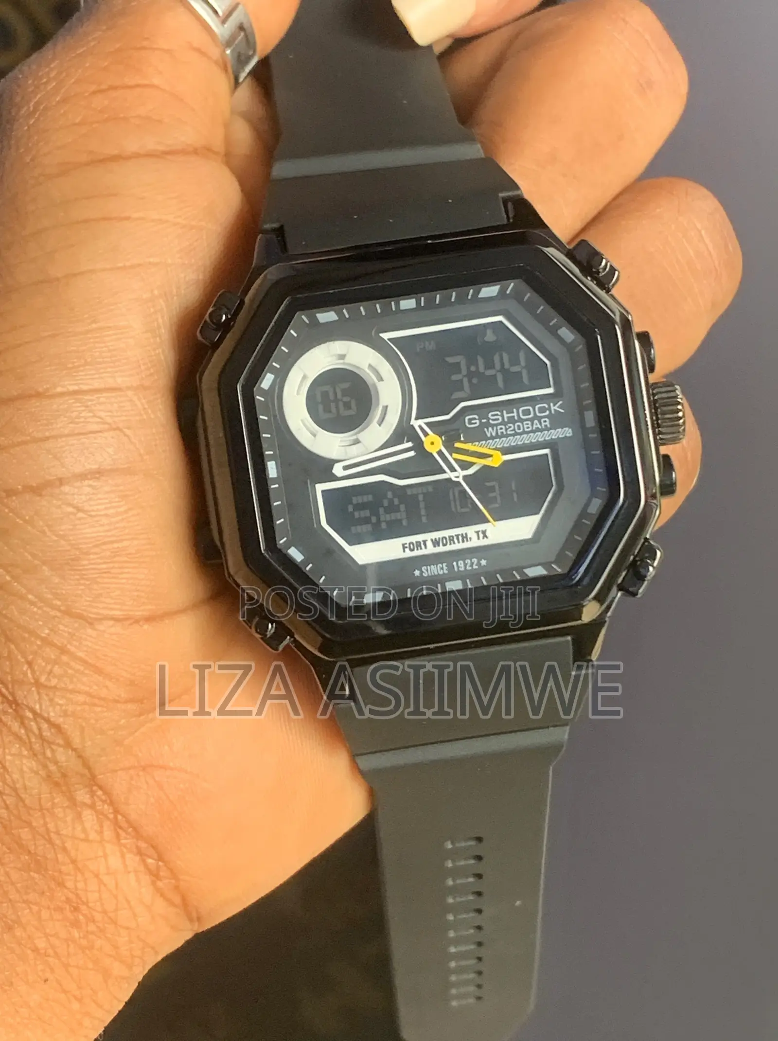G-Shock Analog-Digital Sports Watch With a Black Rubber Strap