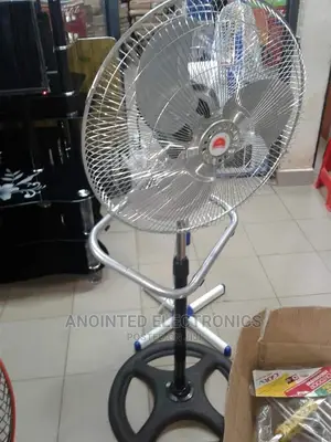 Materic Strong Stand Fan