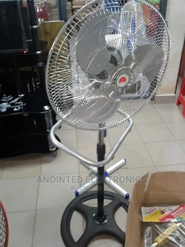 Materic Strong Stand Fan