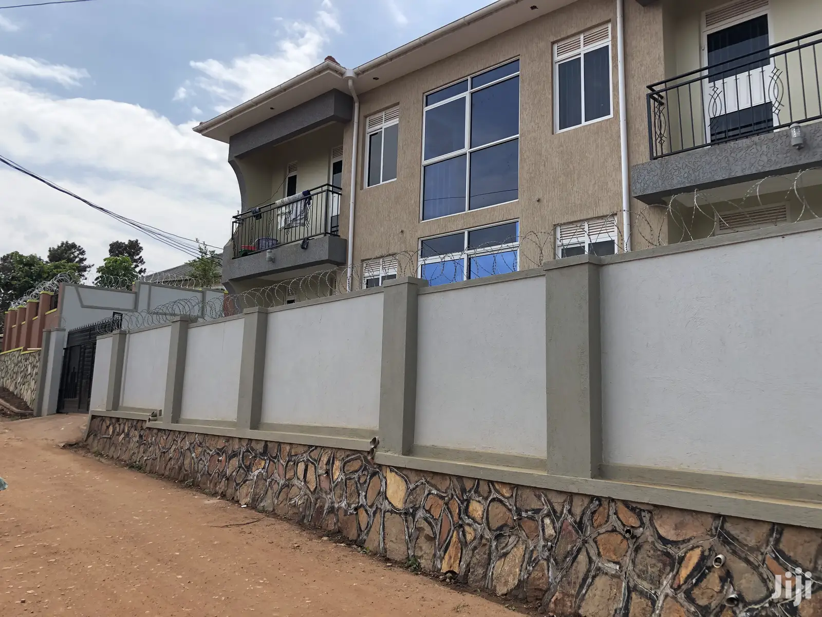 Apartments in Kiira Town on Sell