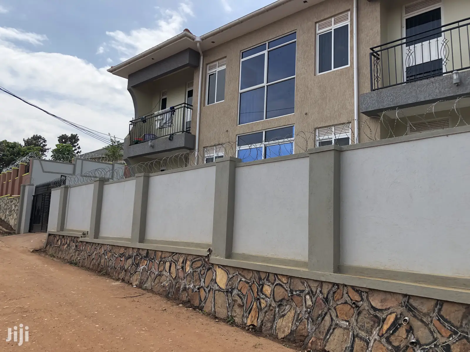 Apartments in Kiira Town on Sell