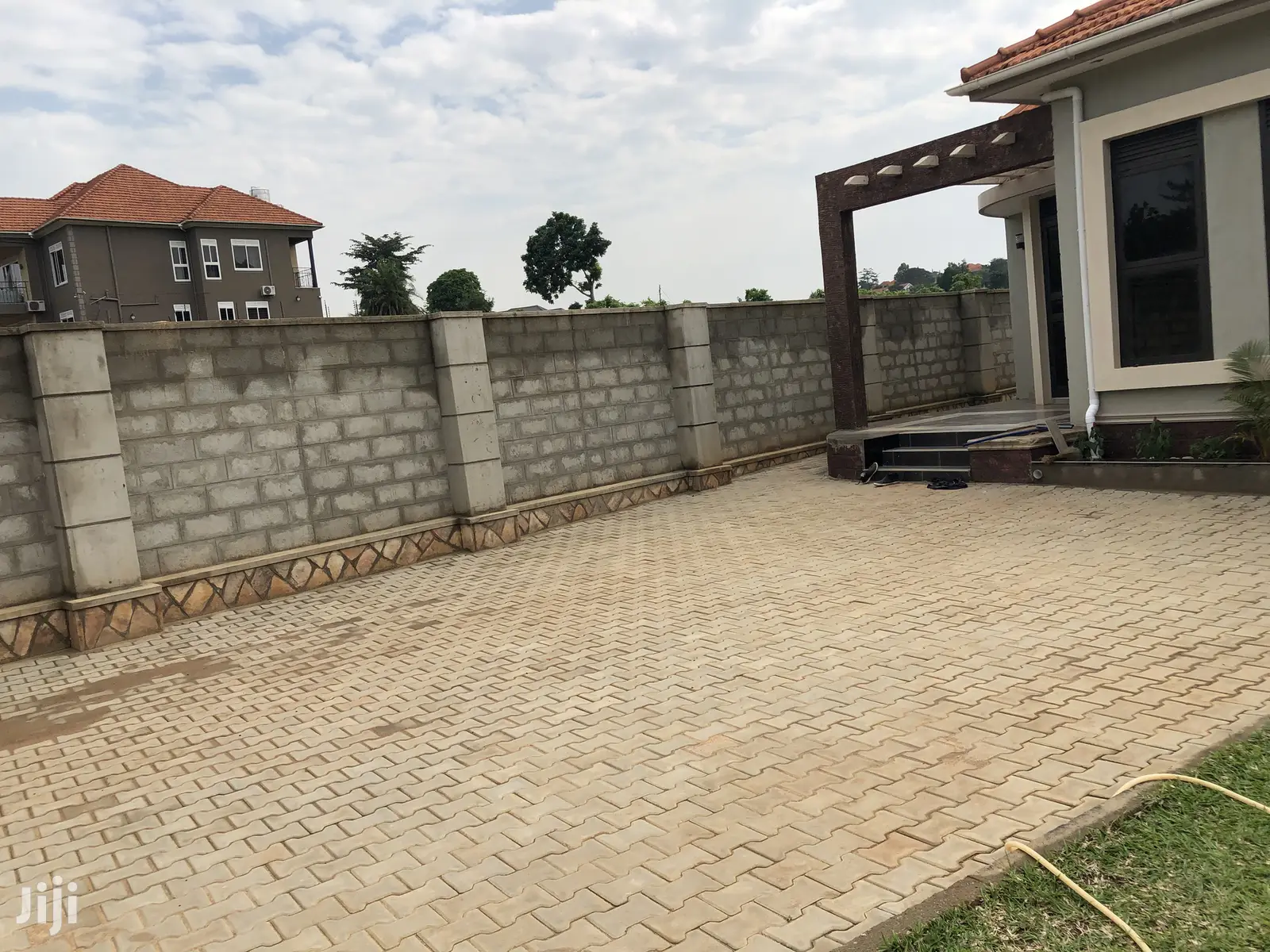 Cutest House in Kira for Sell