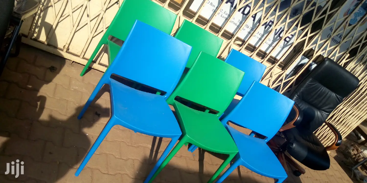 Plastic Restourant Chairs