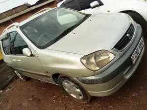 Toyota Raum 1997 Silver