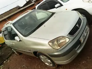 Toyota Raum 1997 Silver
