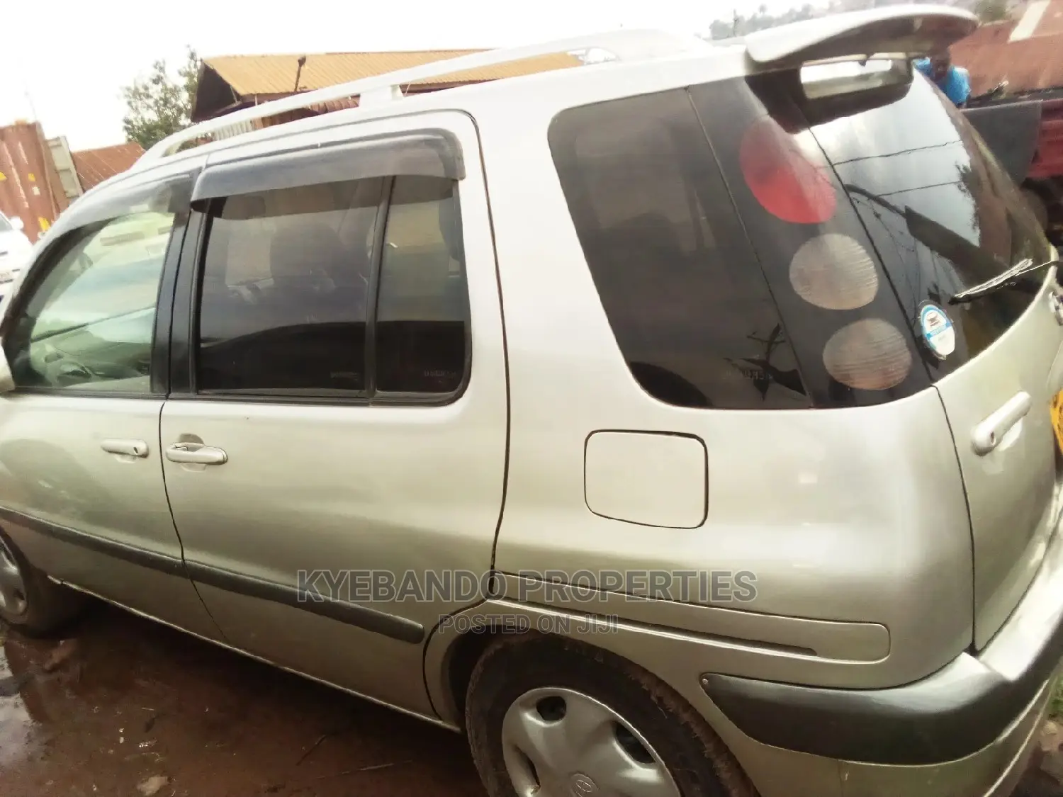 Toyota Raum 1997 Silver
