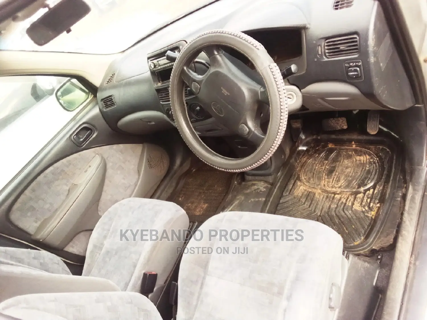 Toyota Raum 1997 Silver