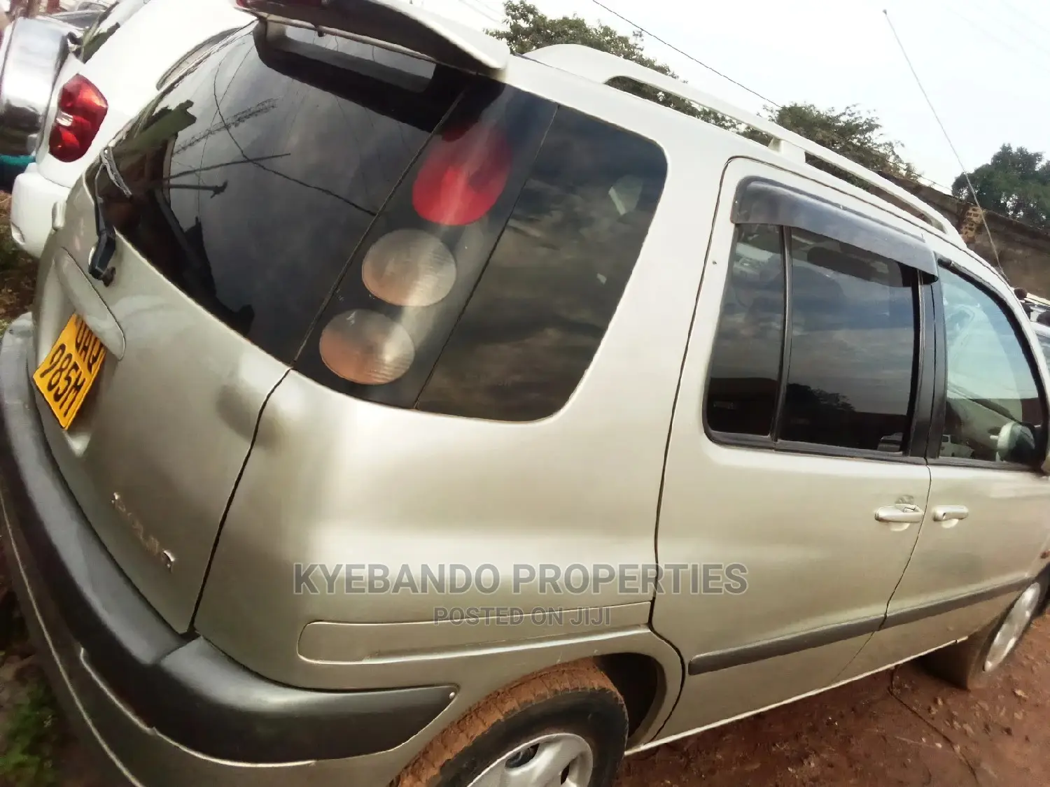 Toyota Raum 1997 Silver