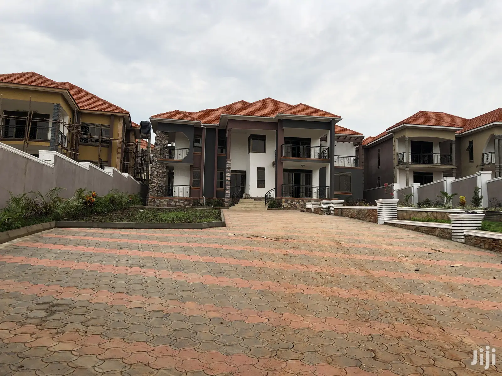 KIWATULE Posh Castle on Sell