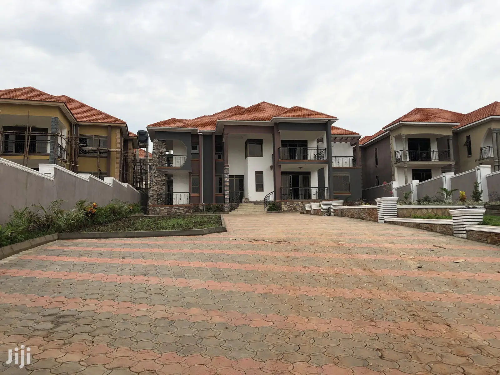 KIWATULE Posh Castle on Sell