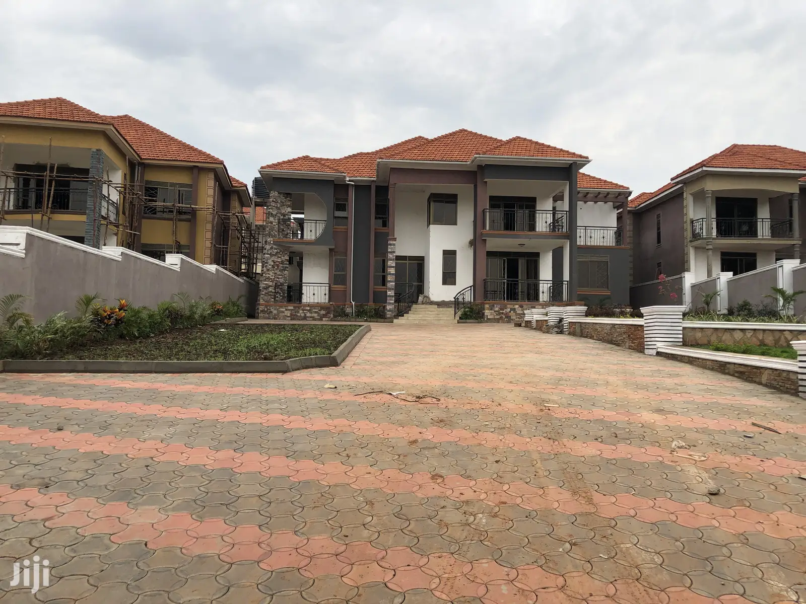 KIWATULE Posh Castle on Sell