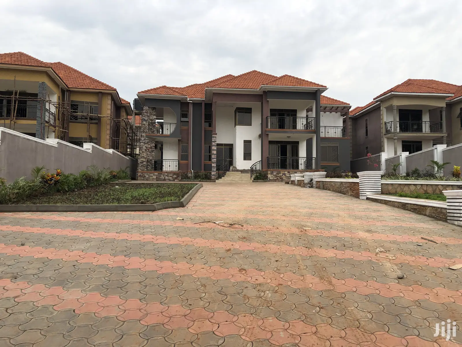 KIWATULE Posh Castle on Sell