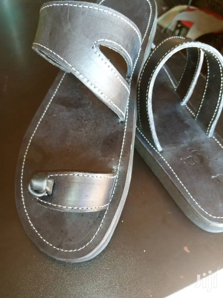 Long Lasting All Weather Sandals in Black en Brown