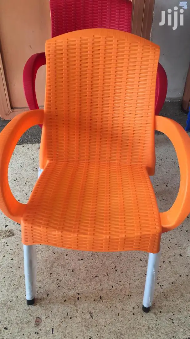 Plastic Chair With Metallic Stands