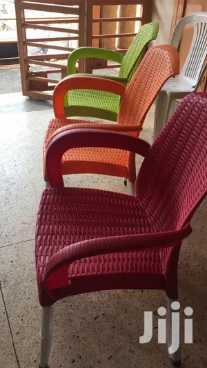 Plastic Chair With Metallic Stands