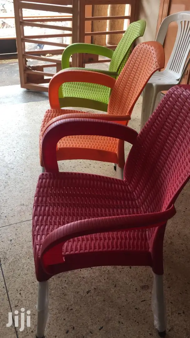 Plastic Chair With Metallic Stands