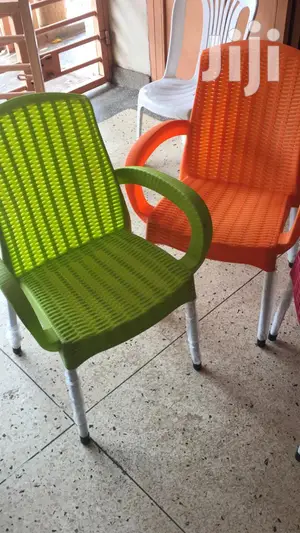 Plastic Chair With Metallic Stands